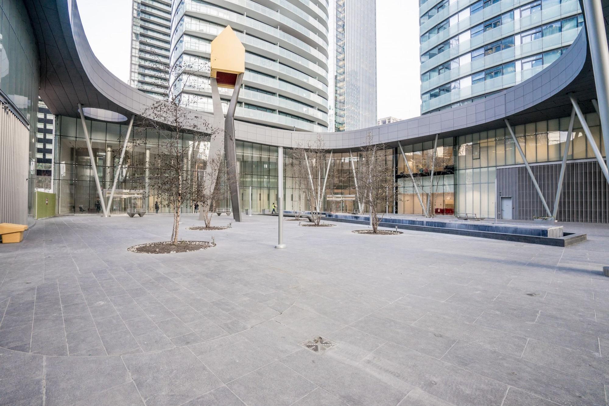 Aaira Suites At 1 York St Toronto Exterior photo